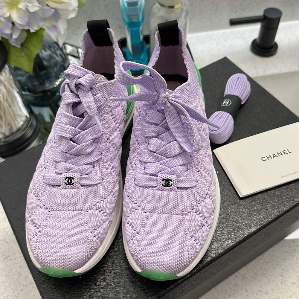 Chanel 2020 Interlocking CC Logo Sock Sneakers
Size:6